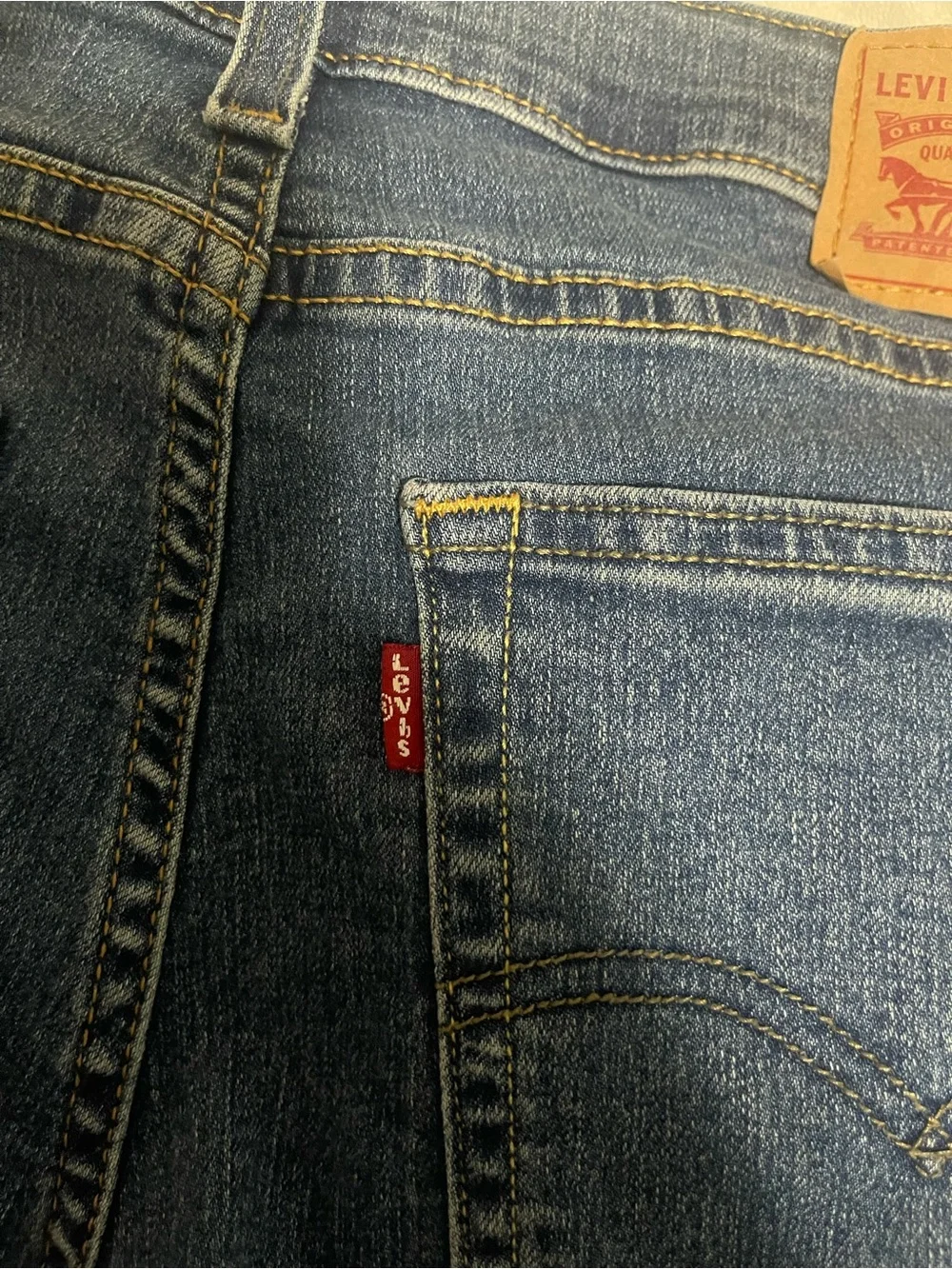 Levi’s 725 High Rise Bootcut Jeans Women’s Size 32 Medium Wash Distressed Denim